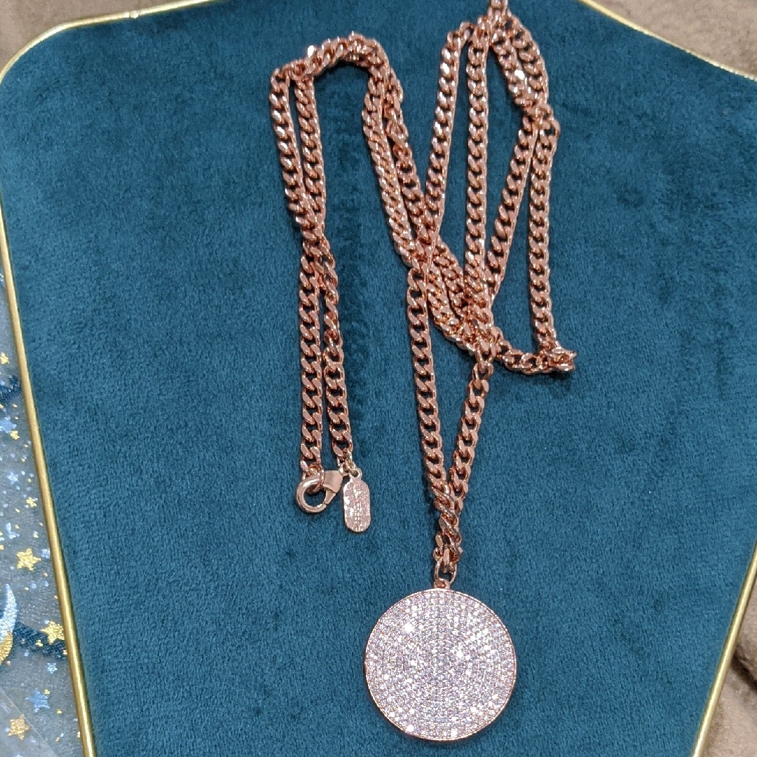 Elegant Rose Gold Pendant Necklace